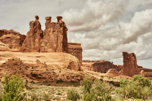 Three Gossips and Sheep Rock<br>NIKON D4, 60 mm, 100 ISO,  1/160 sec,  f : 11 